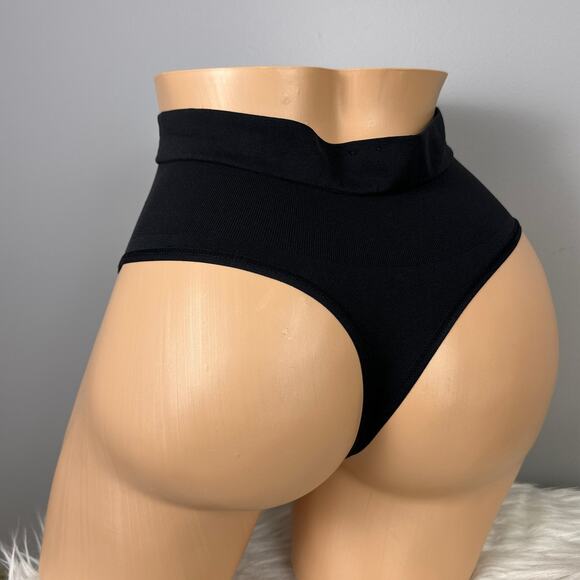 RED HOT by SPANX Women's Firm Control Shapewear Shaping Thong Panty Medium - Picture 7 of 8